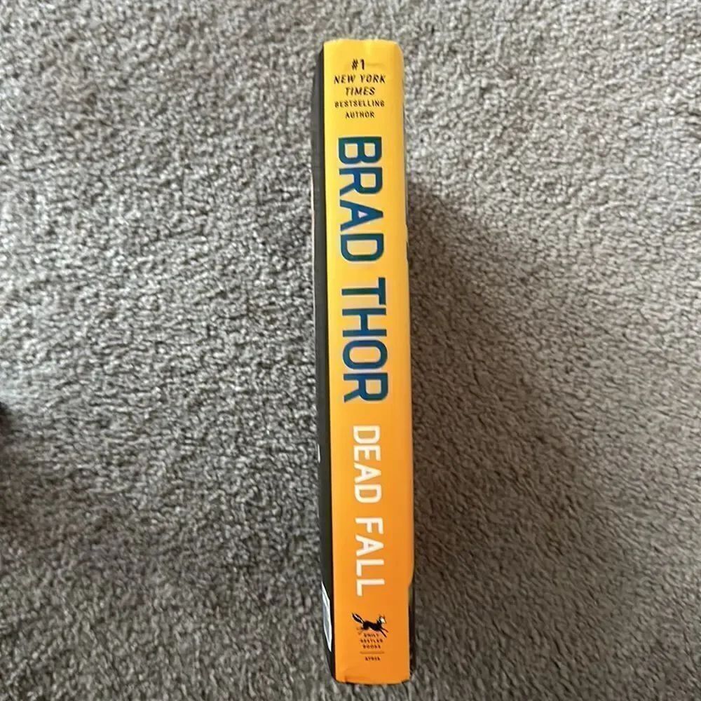 “Dead Fall” hardback by Brad Thor! - Picture 6 of 8